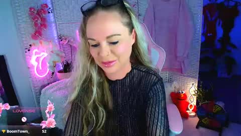 Snapshot of elliekarrrx chatting on 01/10/25, 08:29 EllieKarr online show from 01/10/25, 08:29