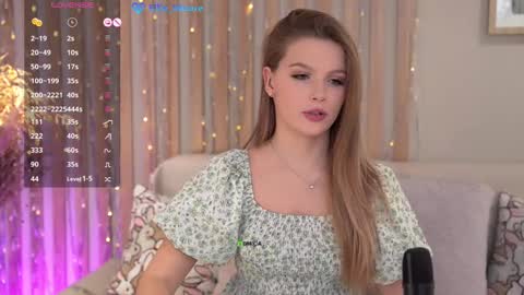 Snapshot of elliemoore_ chatting on 02/10/25, 12:08 Ellie Moore online show from 02/10/25, 12:08