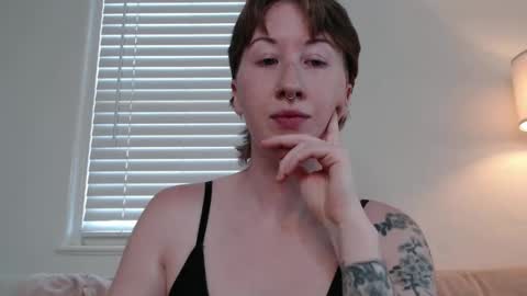 Ellie Rowyn online show from 10/04/25, 08:51