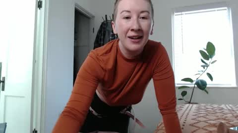 Ellie Rowyn online show from 11/12/25, 08:52