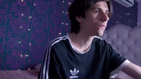 ellis_rin online show from 10/19/25, 09:04