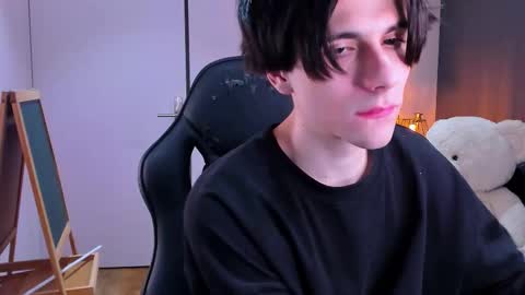 ellis_rin online show from 11/03/25, 09:16