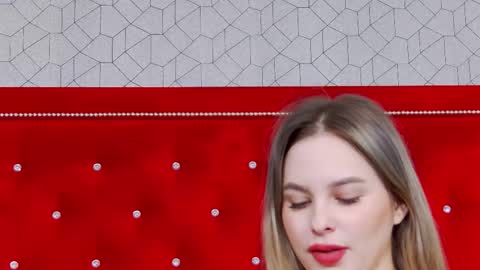 Elsa Jean online show from 10/27/25, 05:11