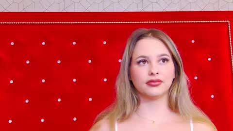 Elsa Jean online show from 11/19/25, 03:28