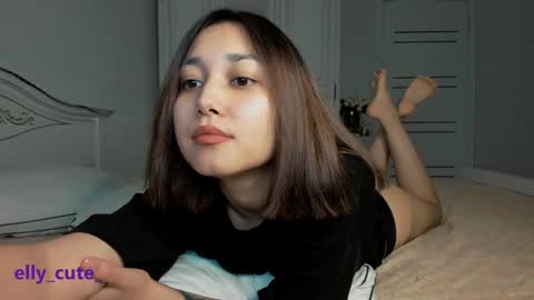 Snapshot of elly_cute_ chatting on 01/26/25, 02:24 Elly Cute online show from 01/26/25, 02:24