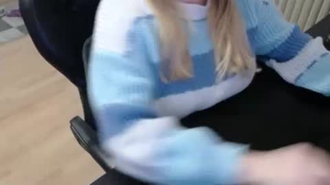 Elly online show from 10/16/25, 07:48