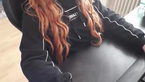 Elly online show from 11/12/25, 09:53