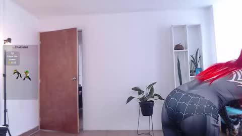 Snapshot of elly_uwuw chatting on 09/10/25, 08:20 Emy Castro online show from 09/10/25, 08:20