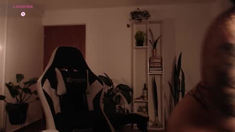 Snapshot of elly_uwuw chatting on 11/04/25, 11:48 Emy Castro online show from 11/04/25, 11:48