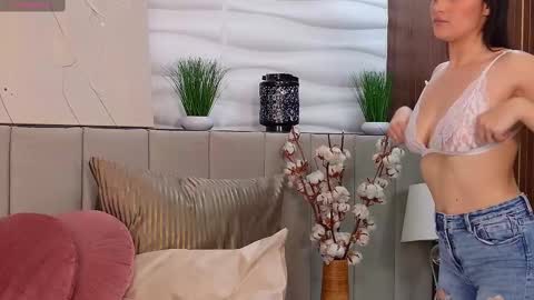 Snapshot of ellyross_ chatting on 02/16/25, 11:27 EllyRoss online show from 02/16/25, 11:27