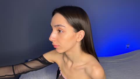 Snapshot of ellzabeth_ellison chatting on 02/02/25, 04:37 Im online Fri Sun Mon Tue Thu Fri Sat3 from 1000 online show from 02/02/25, 04:37