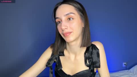 Snapshot of ellzabeth_ellison chatting on 02/25/25, 04:00 Im online Fri Sun Mon Tue Thu Fri Sat3 from 1000 online show from 02/25/25, 04:00