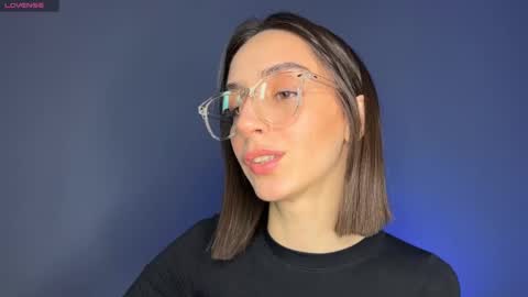 Snapshot of ellzabeth_ellison chatting on 02/26/25, 05:42 Im online Fri Sun Mon Tue Thu Fri Sat3 from 1000 online show from 02/26/25, 05:42