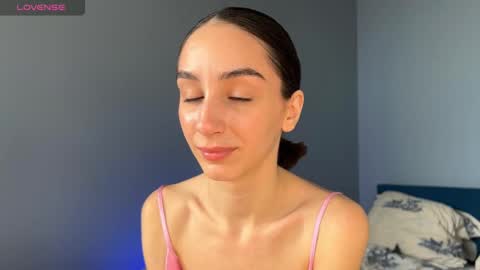 Snapshot of ellzabeth_ellison chatting on 03/07/25, 06:35 Im online Fri Sun Mon Tue Thu Fri Sat3 from 1000 online show from 03/07/25, 06:35