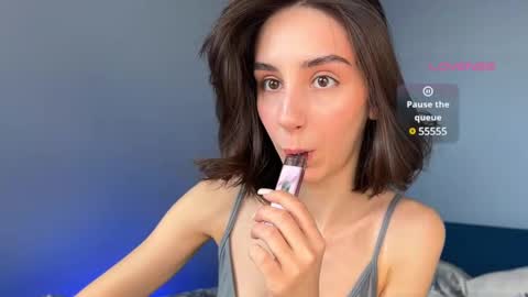 Snapshot of ellzabeth_ellison chatting on 03/08/25, 06:43 Im online Fri Sun Mon Tue Thu Fri Sat3 from 1000 online show from 03/08/25, 06:43