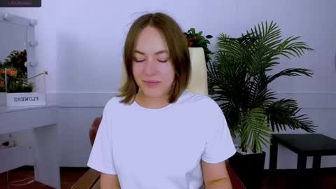 Snapshot of elma_lily chatting on 11/14/25, 07:18 elma_lily online show from 11/14/25, 07:18