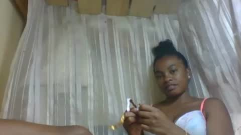 Snapshot of elodie93 chatting on 11/27/25, 09:00 elodie93 online show from 11/27/25, 09:00