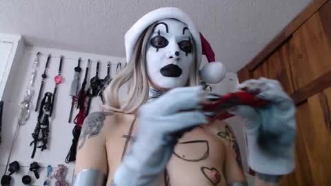 Snapshot of eloise_brown_ chatting on 12/31/24, 06:46 Chelsea Please help me to reach 100 thumbs up online show from 12/31/24, 06:46