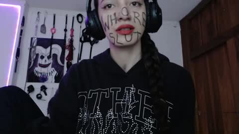 Snapshot of eloise_brown_ chatting on 01/07/25, 02:53 Chelsea Please help me to reach 100 thumbs up online show from 01/07/25, 02:53