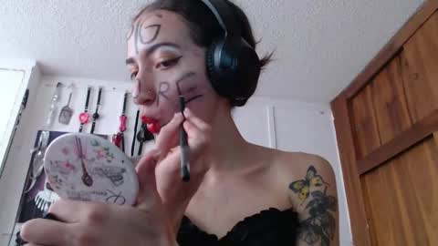 Snapshot of eloise_brown_ chatting on 01/08/25, 09:55 Chelsea Please help me to reach 100 thumbs up online show from 01/08/25, 09:55