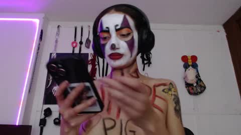 Snapshot of eloise_brown_ chatting on 01/12/25, 11:47 Chelsea Please help me to reach 100 thumbs up online show from 01/12/25, 11:47