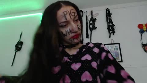 Snapshot of eloise_brown_ chatting on 01/14/25, 05:08 Chelsea Please help me to reach 100 thumbs up online show from 01/14/25, 05:08