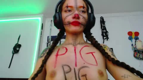 Snapshot of eloise_brown_ chatting on 01/22/25, 11:43 Chelsea Please help me to reach 100 thumbs up online show from 01/22/25, 11:43