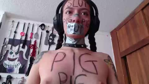 Snapshot of eloise_brown_ chatting on 01/23/25, 09:39 Chelsea Please help me to reach 100 thumbs up online show from 01/23/25, 09:39