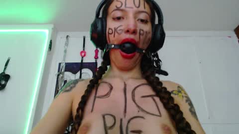 Snapshot of eloise_brown_ chatting on 01/24/25, 12:42 Chelsea Please help me to reach 100 thumbs up online show from 01/24/25, 12:42