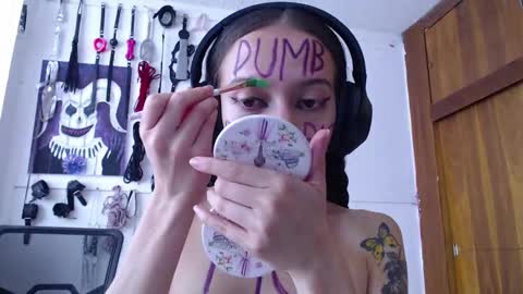 Snapshot of eloise_brown_ chatting on 01/29/25, 09:50 Chelsea Please help me to reach 100 thumbs up online show from 01/29/25, 09:50