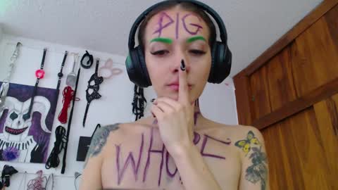 Snapshot of eloise_brown_ chatting on 02/18/25, 09:31 Chelsea Please help me to reach 100 thumbs up online show from 02/18/25, 09:31