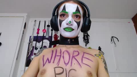 Snapshot of eloise_brown_ chatting on 02/25/25, 11:22 Chelsea Please help me to reach 100 thumbs up online show from 02/25/25, 11:22