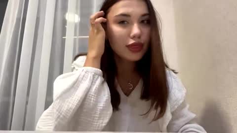 Snapshot of eloisetatsuhara chatting on 10/16/25, 06:09 Alice online show from 10/16/25, 06:09