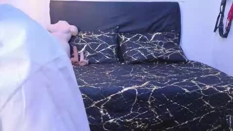 elowen_halley1 online show from 11/09/25, 07:34