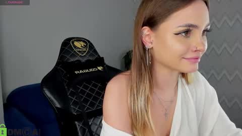 elsa_carterr online show from 11/03/25, 11:22