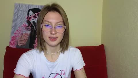 Snapshot of elsaangel chatting on 12/18/24, 01:15 elsaangel online show from 12/18/24, 01:15