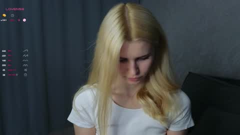 Snapshot of elsafawn chatting on 11/09/25, 10:35 elsa online show from 11/09/25, 10:35