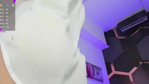 Snapshot of elsalombardi chatting on 10/07/25, 03:04 Elsa online show from 10/07/25, 03:04