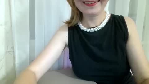 Snapshot of elsamartinez22 chatting on 10/03/25, 04:15 ElsaMartinez22 online show from 10/03/25, 04:15