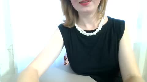 Snapshot of elsamartinez22 chatting on 10/10/25, 11:09 ElsaMartinez22 online show from 10/10/25, 11:09