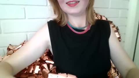 Snapshot of elsamartinez22 chatting on 10/15/25, 11:43 ElsaMartinez22 online show from 10/15/25, 11:43