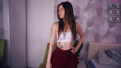 Snapshot of elwynaeddie chatting on 09/17/25, 05:31 Viola online show from 09/17/25, 05:31