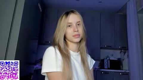 Elysia online show from 10/10/25, 11:59