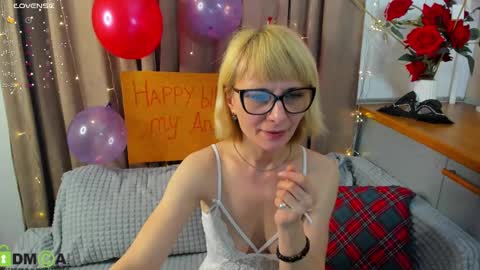 Snapshot of elzaglower chatting on 03/03/25, 05:42 Elza online show from 03/03/25, 05:42