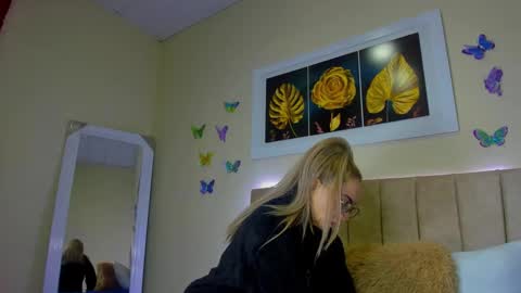 ema garcia  online show from 10/02/25, 12:34