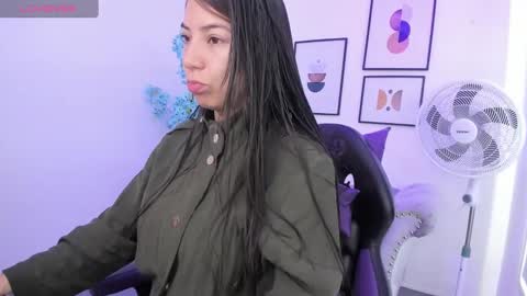 Snapshot of ema_louisx chatting on 01/29/25, 12:13 Ema louisx online show from 01/29/25, 12:13