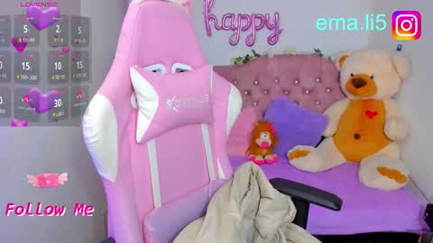 Snapshot of ema_tayy chatting on 09/14/25, 04:22 Ema online show from 09/14/25, 04:22