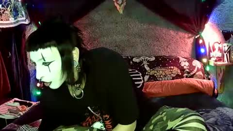 Snapshot of ember_circle chatting on 11/27/25, 11:12 Punky Princess online show from 11/27/25, 11:12