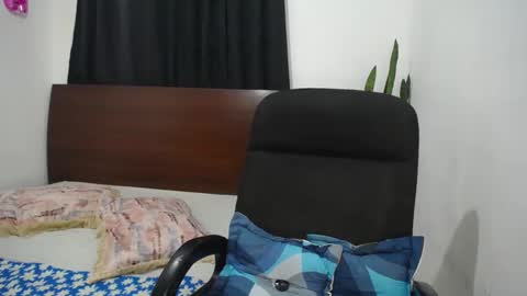 Snapshot of ember_wanda_ chatting on 02/20/25, 01:03 Ember and Wanda online show from 02/20/25, 01:03