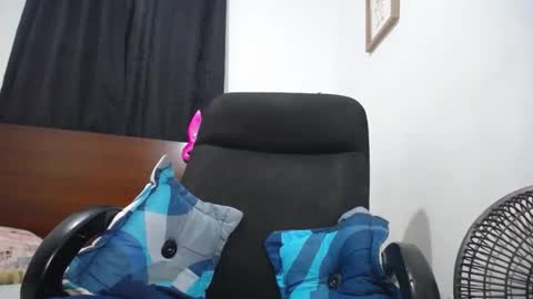 Snapshot of ember_wanda_ chatting on 02/28/25, 09:23 Ember and Wanda online show from 02/28/25, 09:23